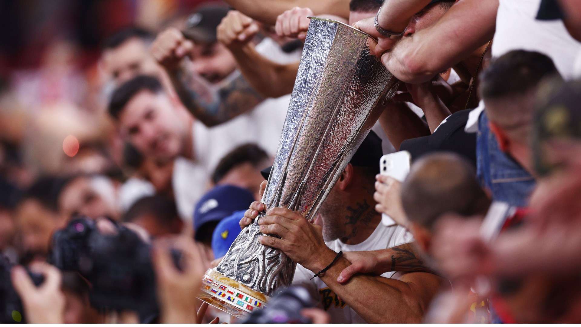 浓墨重彩的 浓墨重彩的